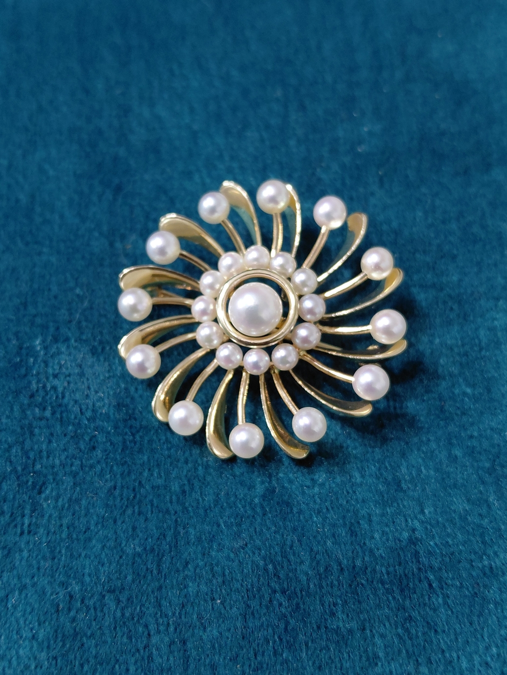 MAGNIFICENT   14K  YELLOW GOLD PEARL VINTAGE.  BROOCH.